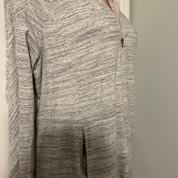 Athletic pullover - Picture 3 of 4